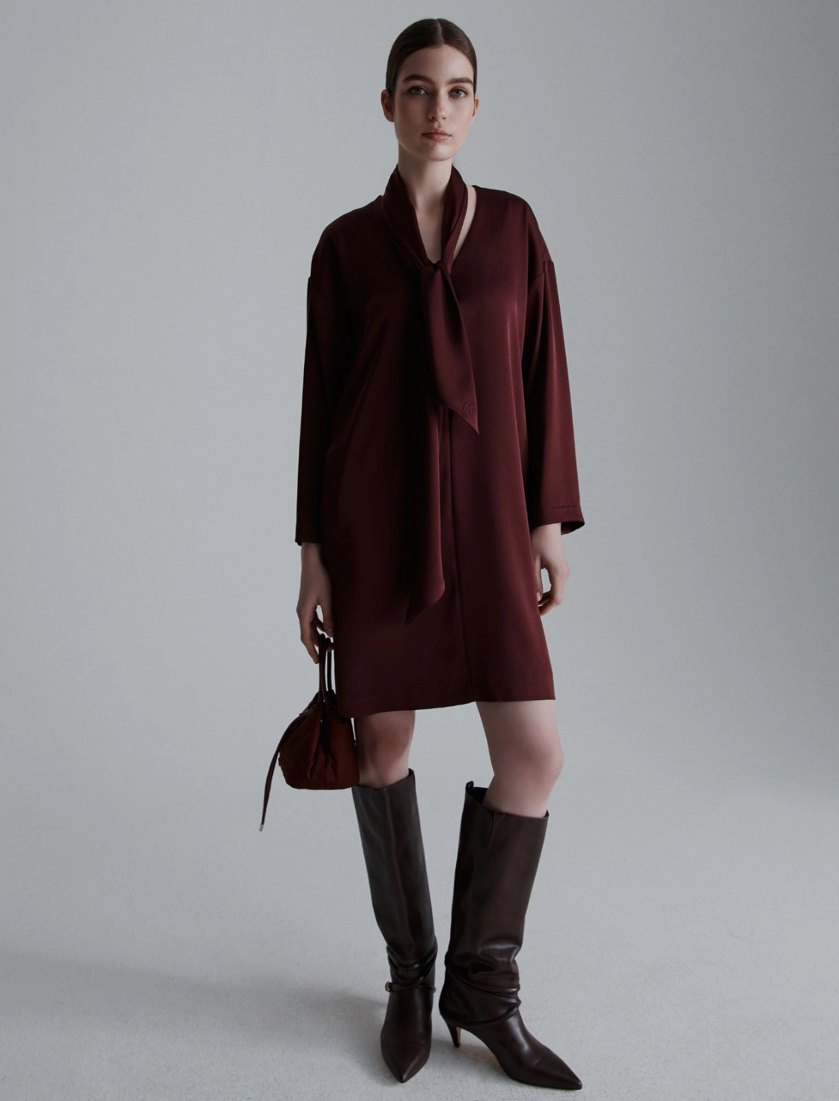 V-Neck Sheeny Shift Dress with Side Pockets and Incorporated Stole – Marella