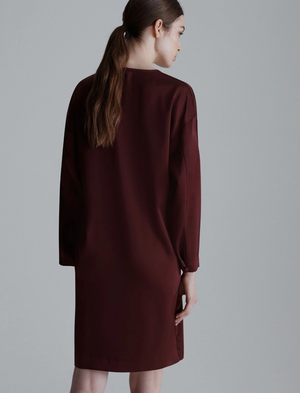 V-Neck Sheeny Shift Dress with Side Pockets and Incorporated Stole – Marella