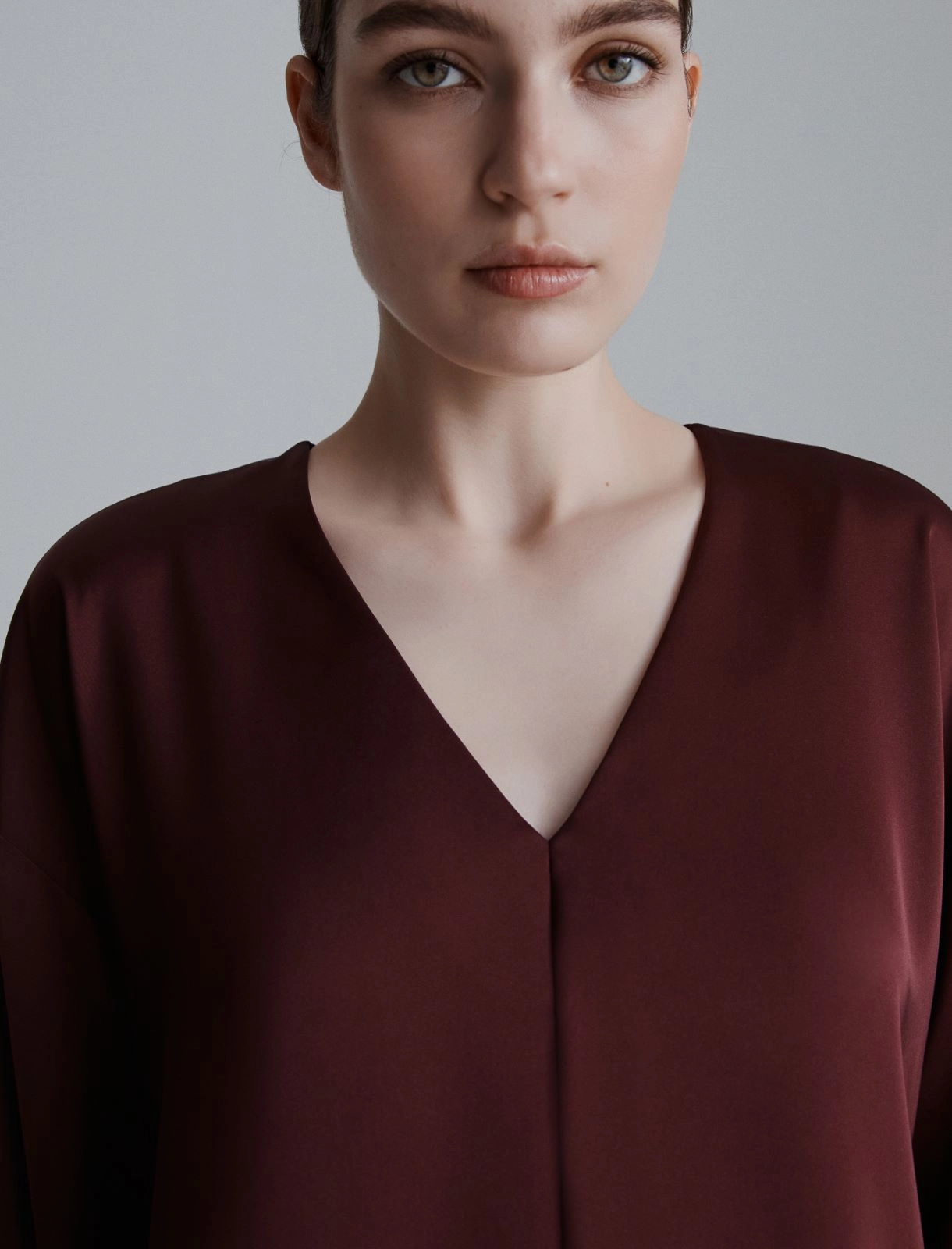 V-Neck Sheeny Shift Dress with Side Pockets and Incorporated Stole – Marella