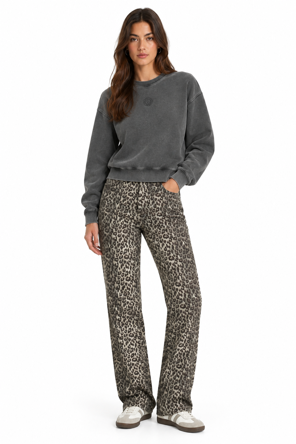 Boxy Sweatshirt with Front Floral Detail – Ichi