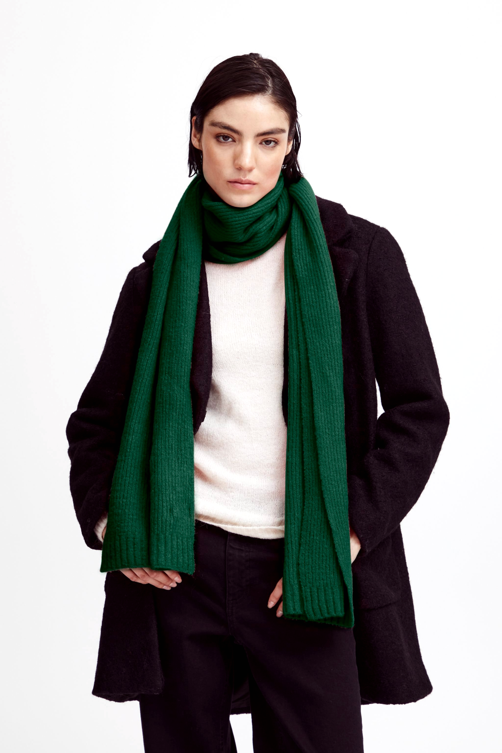 Knitted Scarf with Ribbed Edging – Ichi